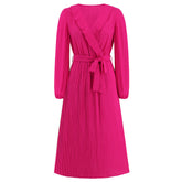 Gerüschtes, langärmliges Plisseekleid mit V-Ausschnitt und schmaler Passform, elegantes Kleid